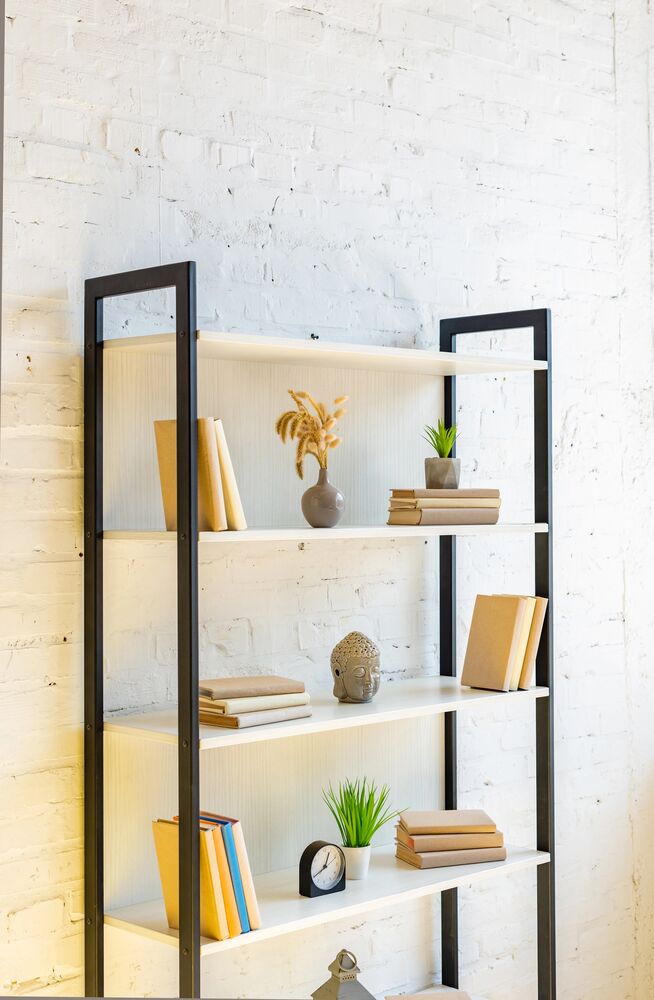 Espositori in negozio con accessori plastici